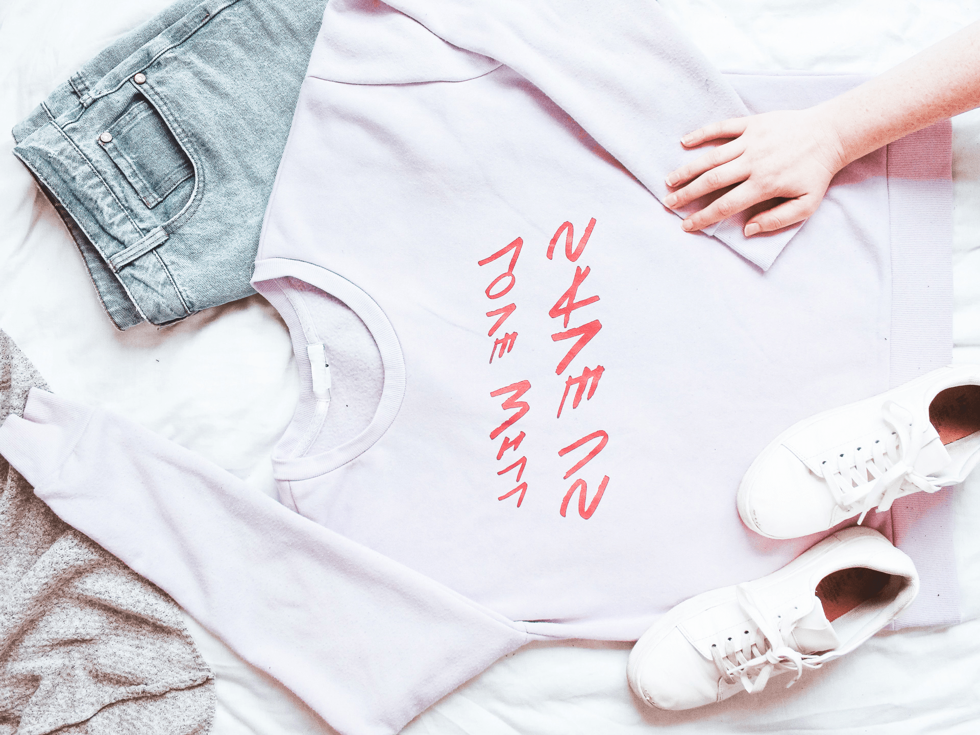 camiseta pantalon y zapatillas